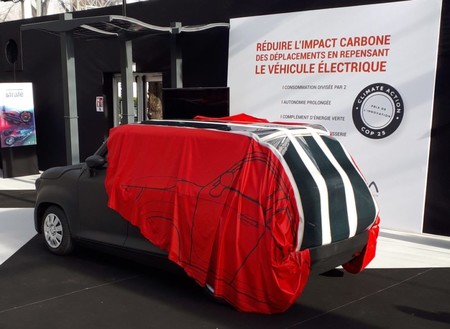 Una start-up desarrolla una funda solar retráctil para aumentar la autonomía de los coches eléctricos