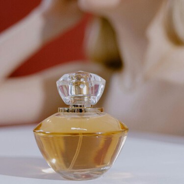 Convierte tus frascos de perfume en los mejores aliados para la decoración de tu hogar