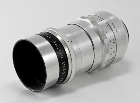 Meyer Optik Görlitz ha presentado un objetivo con focal fija muy interesante: el Trioplan 100 mm f/2.8