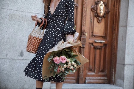 Clonados y pillados: el famoso bolso red de Staud ya se encuentra disponible en Zara