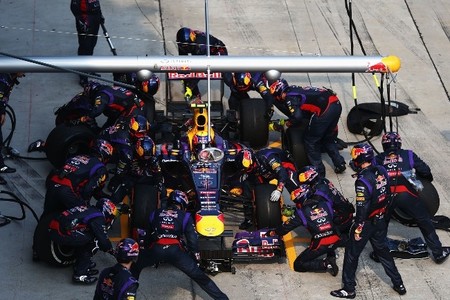 Los rivales buscan razones al récord de Red Bull en los pit-stop