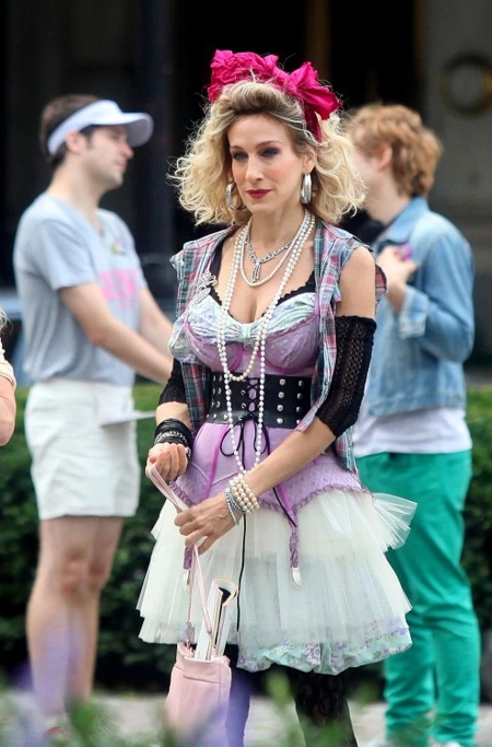 Abran paso, a lo lejos vislumbro a Carrie Bradshaw de jovenzuela...