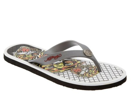 Ed Hardy lanza su nueva colección de chanclas