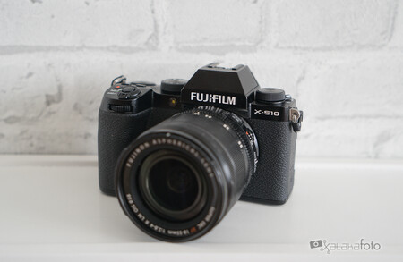 Fujifilm X-S10 análisis: una nueva vía en la familia X que nos da algunas de cal y otras de arena
