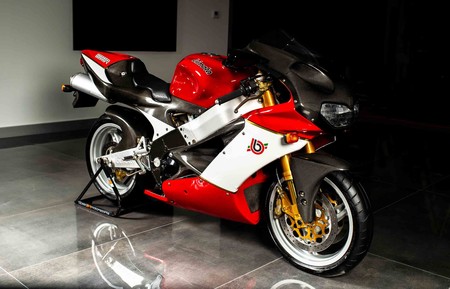 Una de las poquísimas Bimota SB8R se pone en venta por 20.645 euros, una de las primeras motos con chasis de fibra de carbono