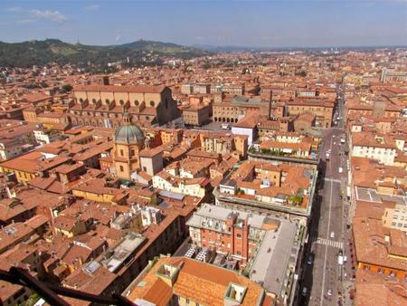 Subir a la Torre Asinelli de Bolonia: las mejores vistas de la ciudad