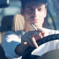 Los "malos humos" hacen que el coche de un fumador pierda valor al tratar de venderlo