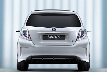 Toyota-Yaris-HSD-pos