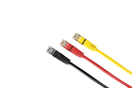 Vodafone vuelve a ser el operador que más líneas fijas gana, aunque Movistar le pisa los talones