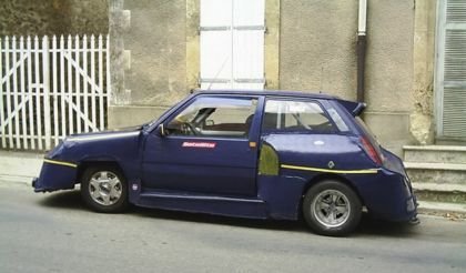 Renault Super 5 de carton