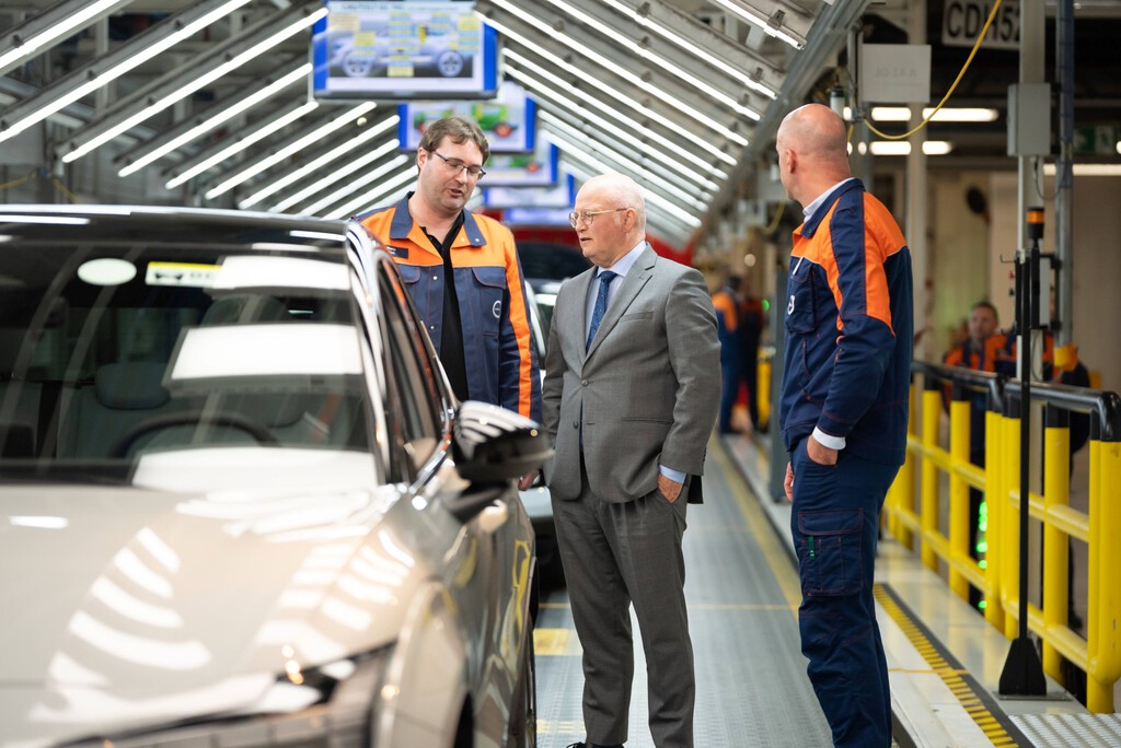 Volvo despedirá a 3,000 empleados en todo el mundo como parte de su plan de reestructura por aranceles y baja demanda de autos eléctricos . Noticias en tiempo real