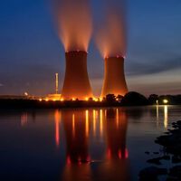 El sol no brilla a las 8 de la noche y por eso no podemos tener únicamente energías renovables: estas son las necesarias tecnologías que necesita nuestro sistema eléctrico