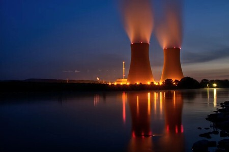 El sol no brilla a las 8 de la noche y por eso no podemos tener únicamente energías renovables: estas son las necesarias tecnologías que necesita nuestro sistema eléctrico