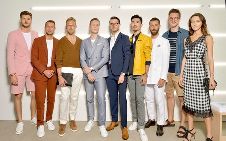 Los invitados al desfile de Hugo Boss le sacan provecho a la camiseta como must de verano