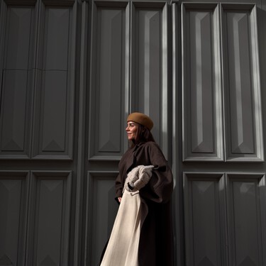 Esta es la falda midi de Mango que llevarán madres e hijas porque es elegante, discreta y pura tendencia