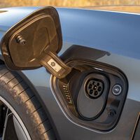 España se está poniendo las pilas con el coche eléctrico: oficialmente ya hay más de 46.600 puntos de recarga públicos, y siguen subiendo