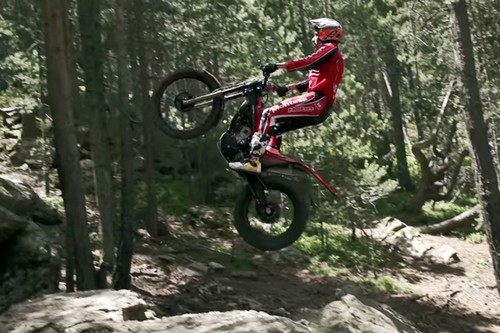 Toni Bou ya ha estrenado la nueva Montesa Cota 300RR