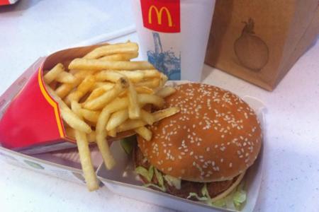 McDonald's usará pollos sin antibióticos y leche sin hormonas