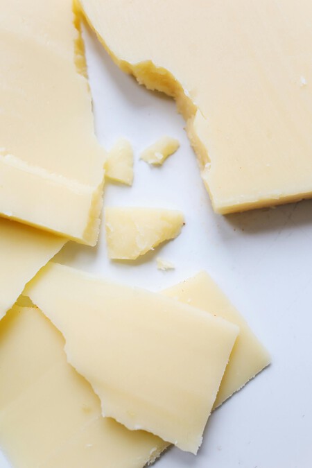 Casi nadie lo sabe, pero esta es la forma correcta de conservar el queso en el refrigerador