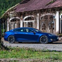 Enterrar celdas de batería, hacerlas explotar... así resolvió Tesla el problema del sobrecalentamiento de los paquetes de baterías