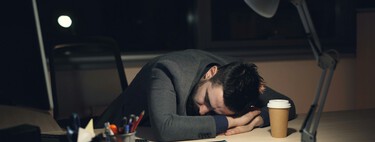 La Gen Z trabaja jornadas de 12 horas, seis días a la semana por salarios bajos en empresas de IA. Creen que su esfuerzo traerá éxito