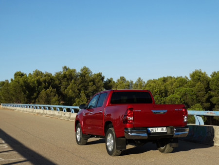 Lateral Prueba Toyota Hilux Exteriores Asfalto
