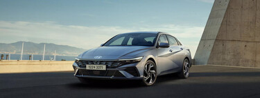 El Hyundai Elantra 2024 estrenará una actualización que cambia su imagen y detalles del interior