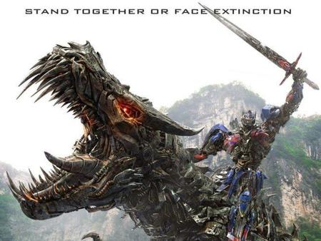 Muchas aventuras y grandes batallas en Transformers: la era de la extinción (Transformers: age of extinction)