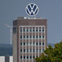 "Simplemente no tiene sentido". Volkswagen necesita medidas drásticas para superar la crisis del coche eléctrico. Se están planteando despedir a miles de empleados de I+D en Alemania