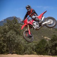 Honda tiene en el horno un sistema para equilibrar las motos en el aire, y estas patentes lo demuestran