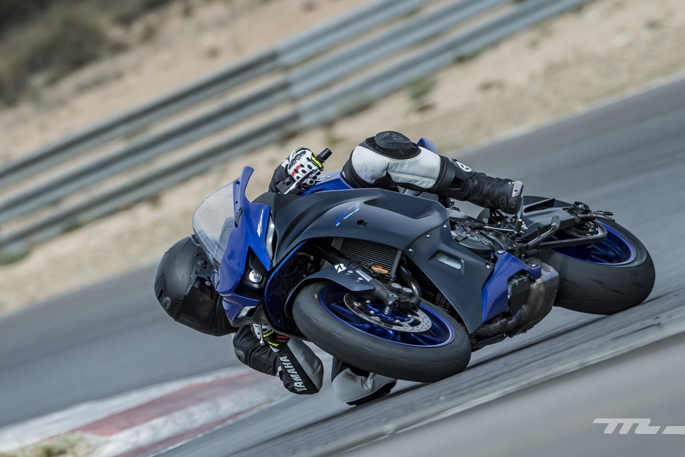 Probamos la Yamaha R7: una deportiva única en su especie para el carnet A2 con 74 CV, postura radical y una parte ciclo equilibrada