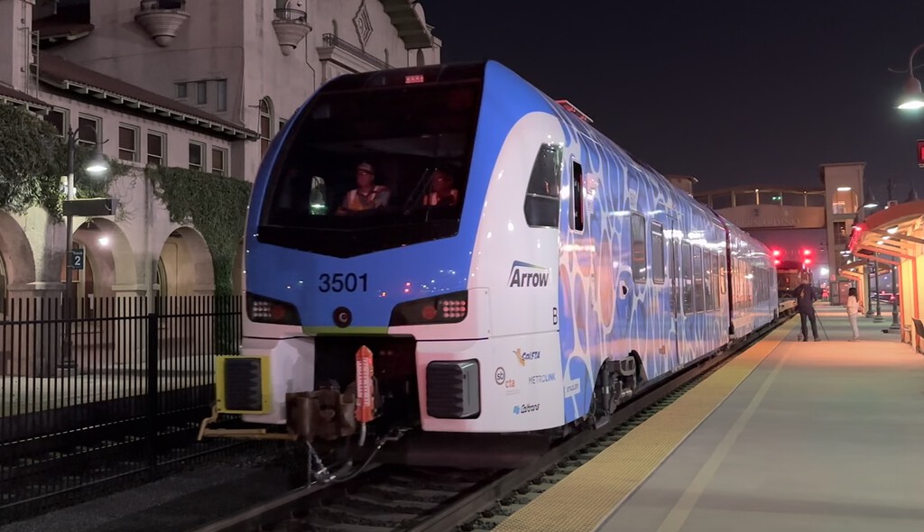 Estados Unidos necesita quitarse de encima sus trenes diesel. Y van a toda máquina con la solución: los de hidrógeno 