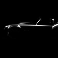 El AC Cobra renace y no quiere saber nada de la electrificación: con el V8 del Mustang y 663 CV