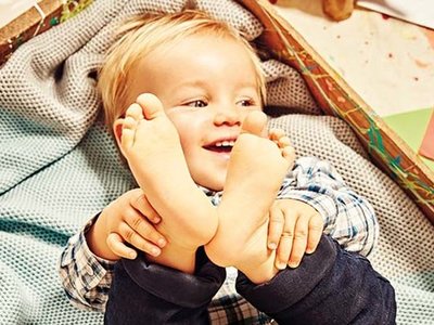 Mi peque empieza a andar, ¿cómo escojo los primeros zapatos? 