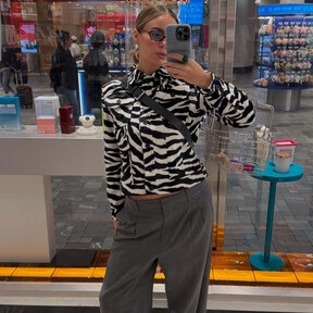 Zara, Bimba y Lola o Mango romantizan la moda 'militar': pantalones cargo satinados y chaquetas utility estampadas 