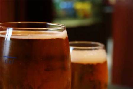 ¿La cerveza engorda tanto como dicen?