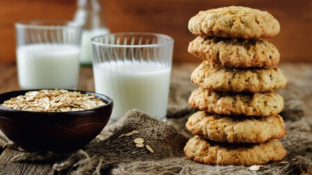 Prepara deliciosas galletas de avena con solo 3 ingredientes y sin horno: ideal para calmar los antojos