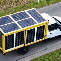 Una camioneta ganó un 30% de autonomía gracias a paneles solares. Cinco años después sabemos por qué esa idea no sirve para el coche eléctrico 
