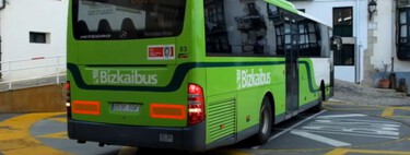 Si el autobús no gira, que gire la calle. Esta plataforma de un pueblo de Bilbao permite que los autobuses puedan girar en calles estrechas. No es nada nuevo, ya lo usan los trenes