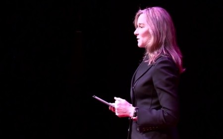 Tim Cook envía un correo a todos sus empleados explicando el fichaje de Angela Ahrendts