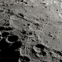 Precisaríamos detonar o arsenal nuclear da Terra 130 vezes para liberar a energia que criou os grandes cânions da Lua 