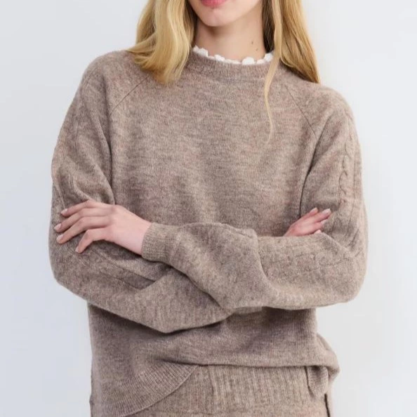 Jersey de mujer detalle lace en el cuello
