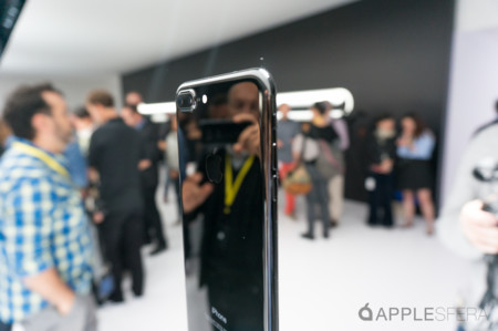 Apple adelanta la entrega de las reservas del iPhone 7 Plus jet black
