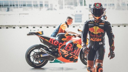 El representante de Pol Espargaró calma las aguas: "Negociamos con Honda, pero también con Ducati y KTM"