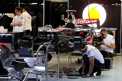 Alonso destaca en los primeros entrenamientos oficiales