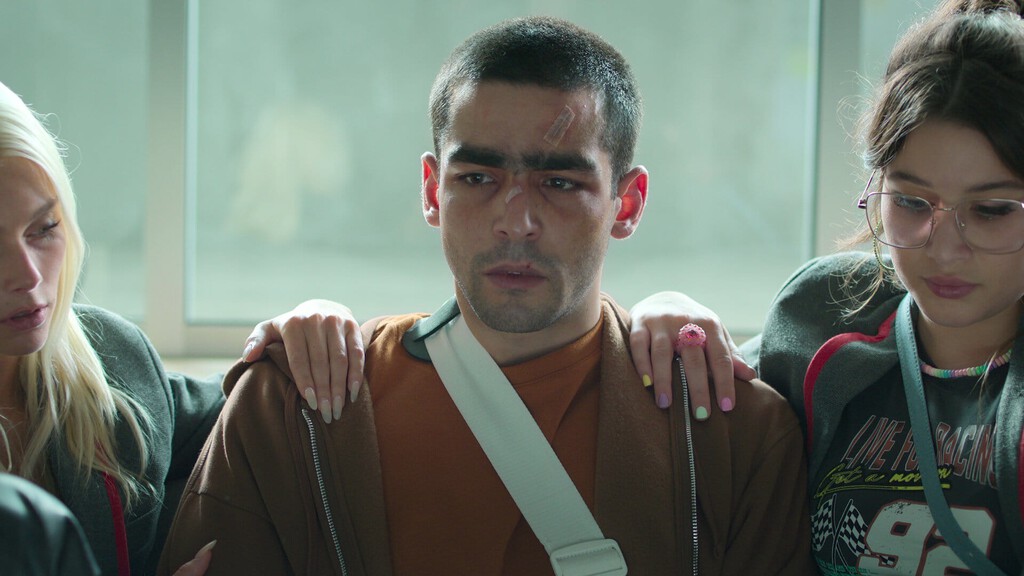 La miniserie de suspense que ha destronado a 'Élite'. El nuevo fenómeno de Netflix sólo tiene 6 episodios y se ha merendado el salseo final de Las Encinas en tiempo récord