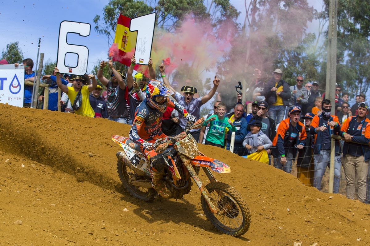 Jorge Prado vuelve a liderar MX2 tras su doblete en Portugal y Gajser se acerca a Cairoli en MXGP