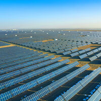 China colocó más de 600 kilómetros cuadrados de paneles solares en el Tíbet. Lo que no esperaba es lo que ocurrió en el desierto que estaba debajo