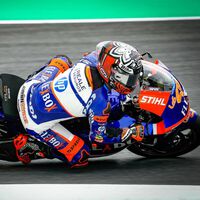 Arón Canet le gana la batalla por la pole a Fermín Aldeguer en una interminable y húmeda qualy de Moto2