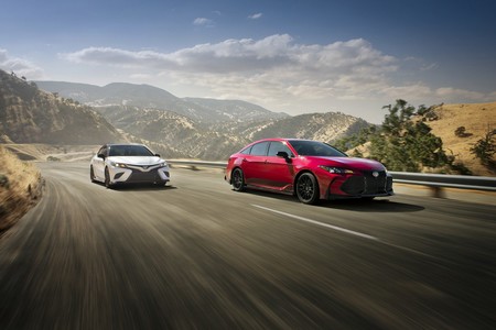 ¡Diversión para toda la familia! Los nuevos Toyota Camry y Avalon TRD tienen 301 hp